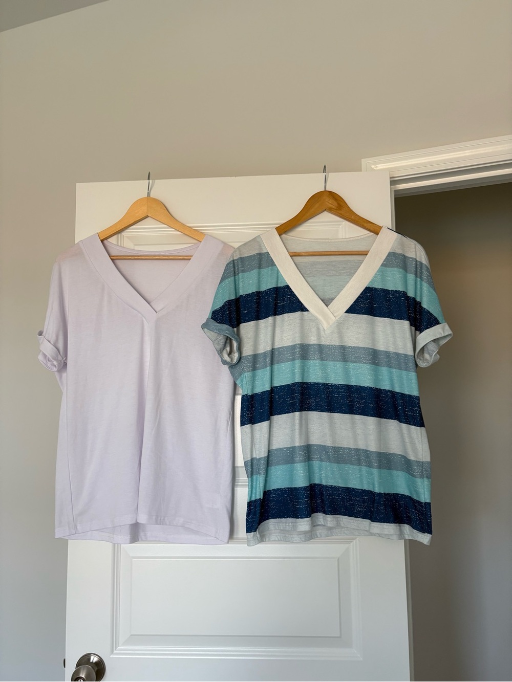 NWOT Casual Lightweight Beachy Striped V-Neck Tees Bundle Women's Size Large
